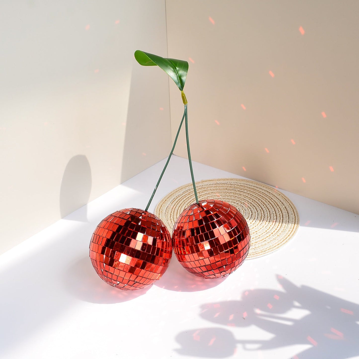 Lunar Cherry Disco Ballen