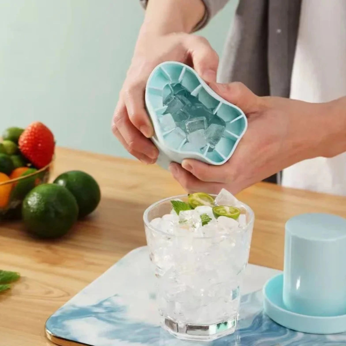 Ijsblokjes maker Cleo Smelt langzaam