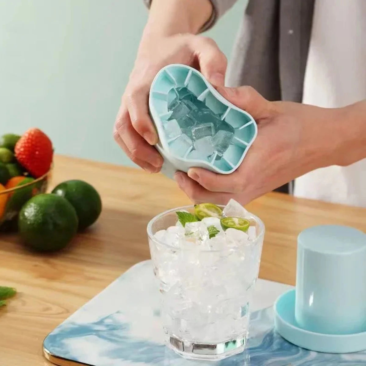 Ijsblokjes maker Cleo Smelt langzaam