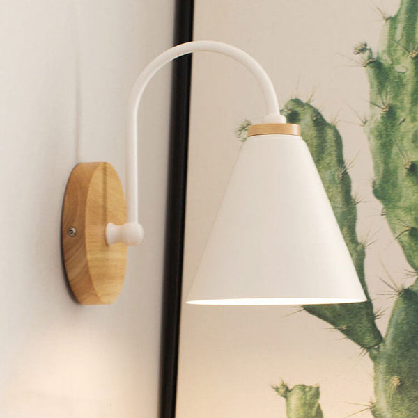 Cone Wandlamp met Houten Voet
