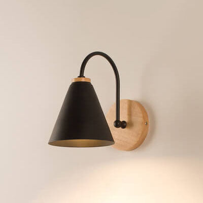 Cone Wandlamp met Houten Voet