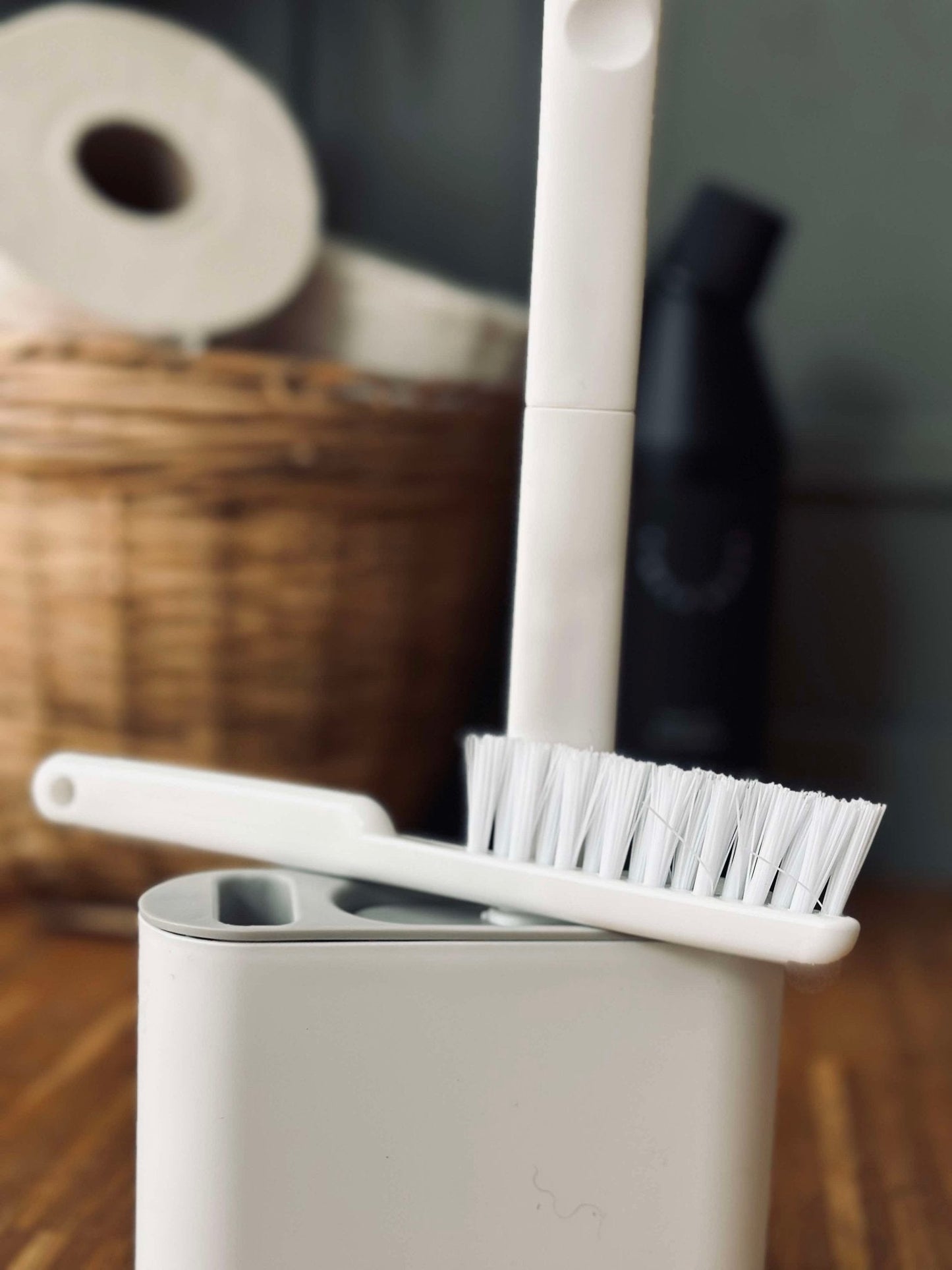 Siliconen toiletborstel voor wandmontage met standaard