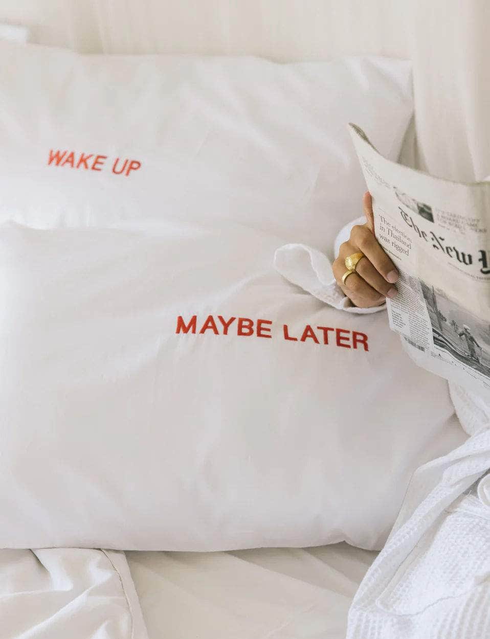 Wake Up - Maybe Later Gepersonaliseerde kussensloop voor de slaapkamer