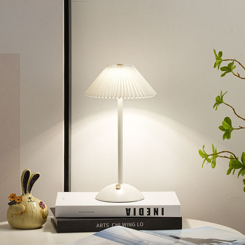 Contemporary Scandinavische Oplaadbare IJzeren Stof Conische Plissé 1-Licht Tafellamp Voor Bedside