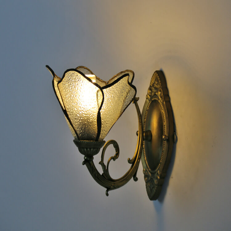 Vintage Tiffany Bloemblaadjes Glas-in-lood 1-Licht Wandlamp