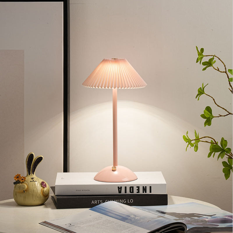 Contemporary Scandinavische Oplaadbare IJzeren Stof Conische Plissé 1-Licht Tafellamp Voor Bedside