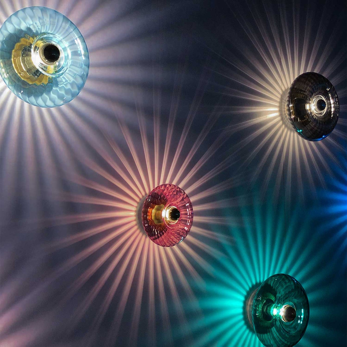 Grace - Wandlamp van gekleurd glas in art deco design