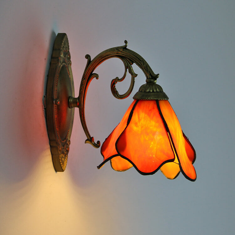Vintage Tiffany Bloemblaadjes Glas-in-lood 1-Licht Wandlamp