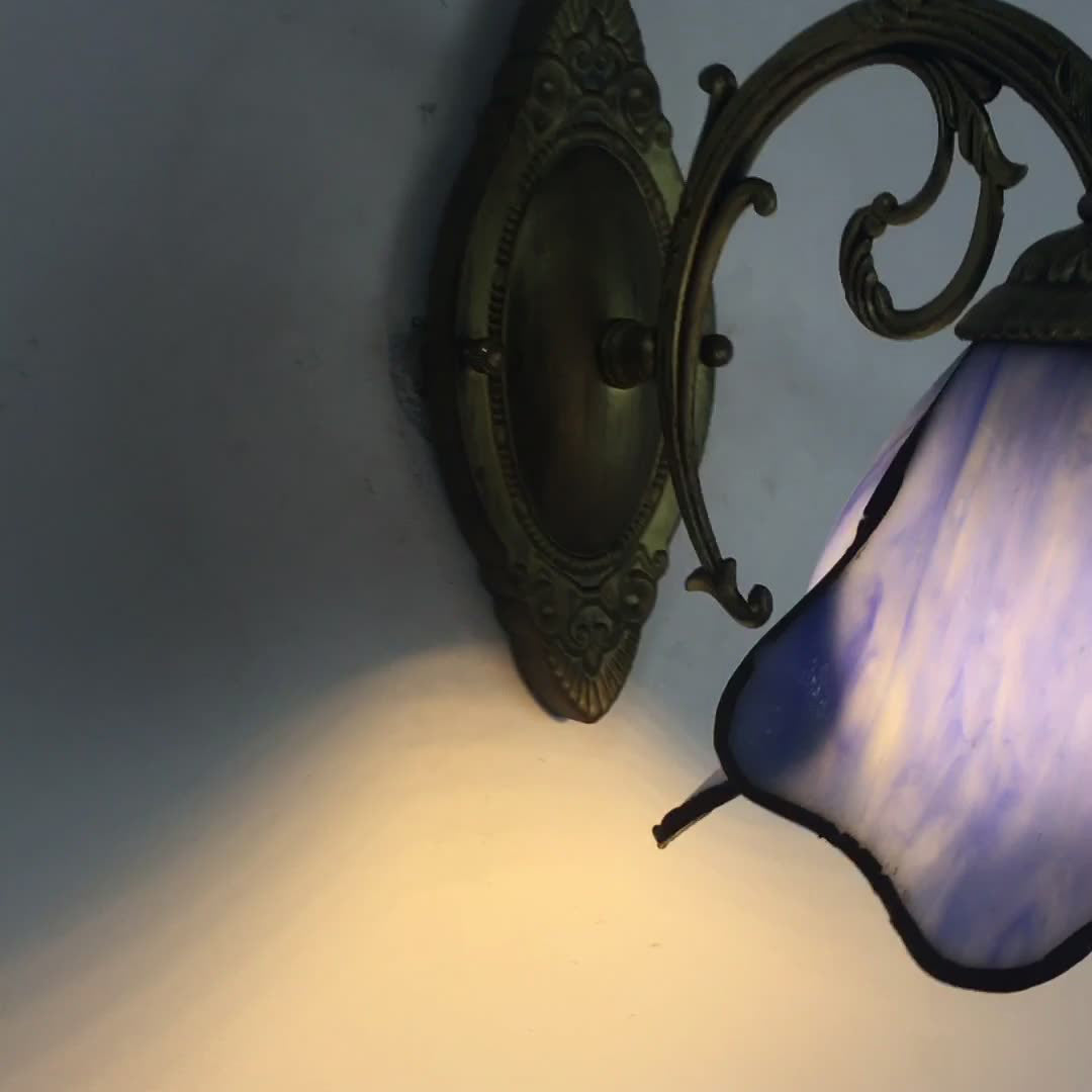 Vintage Tiffany Bloemblaadjes Glas-in-lood 1-Licht Wandlamp