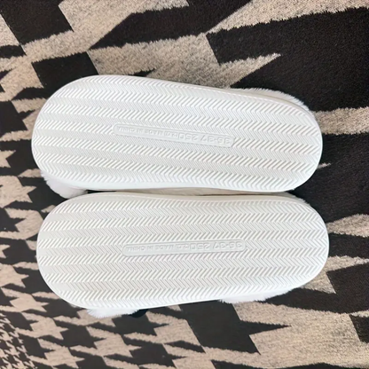 FLUFFY KOE SLIPPERS