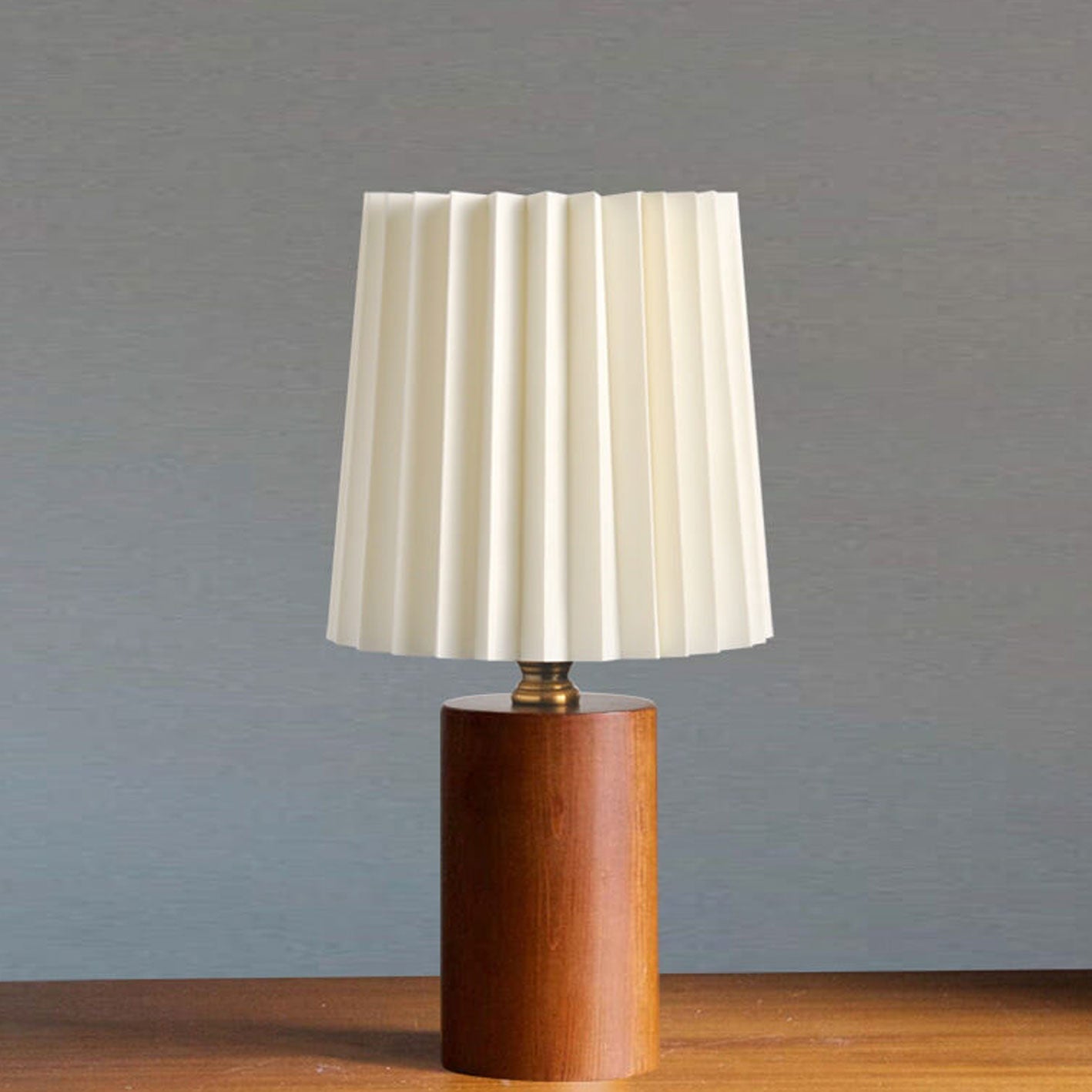 Vintage Koreaanse Geplooide Kolom Massief Houten Basis 1-Lichts Tafellamp