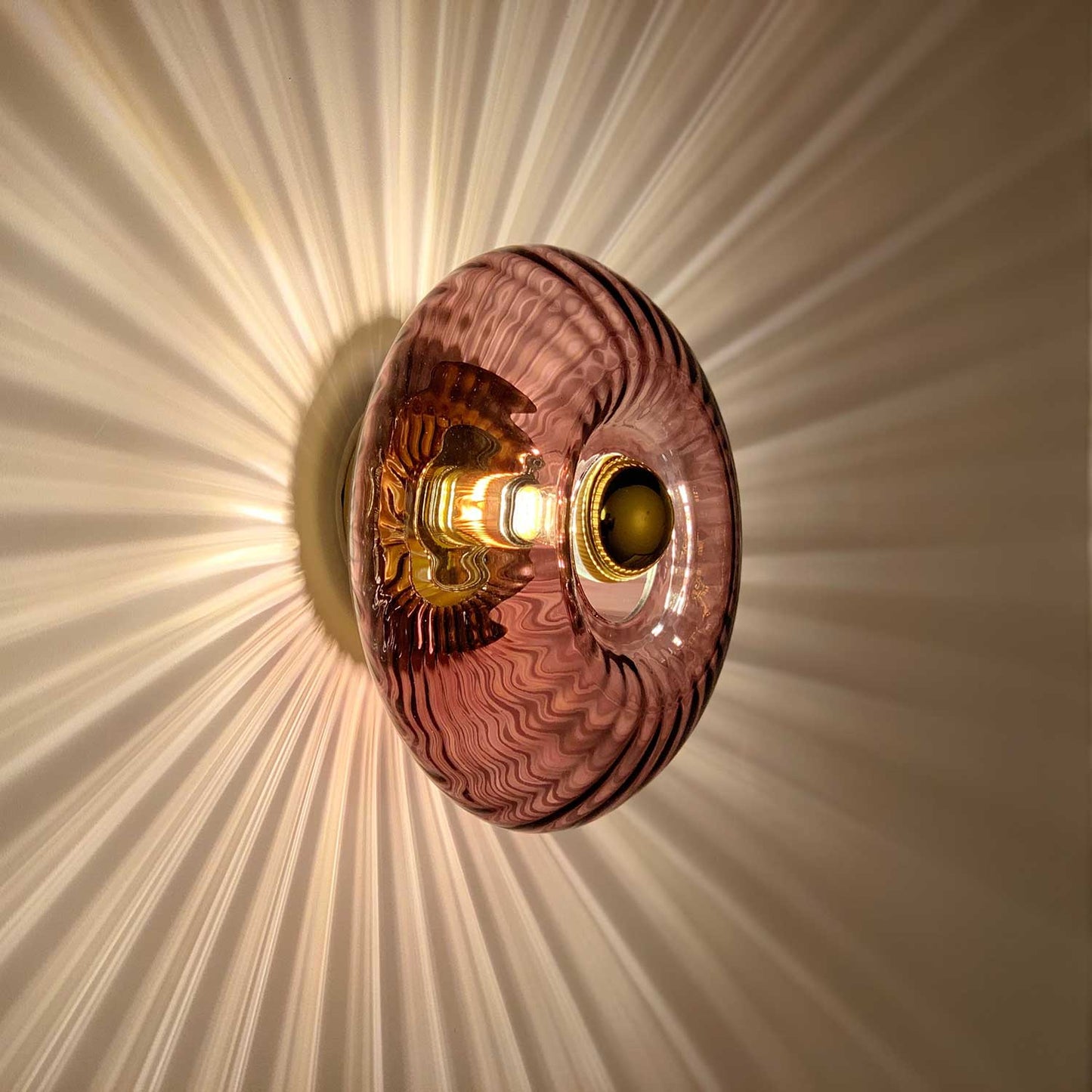 Grace - Wandlamp van gekleurd glas in art deco design