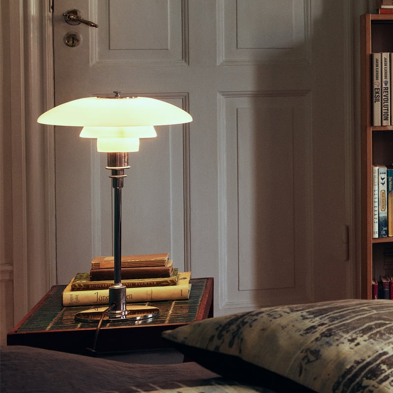 Design Tafellamp met Glazen Kap – Sfeervol Licht en Minimalistische Elegantie