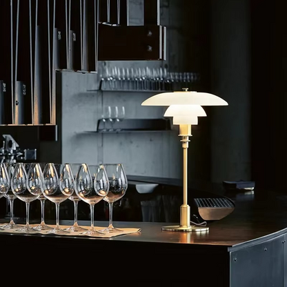 Design Tafellamp met Glazen Kap – Sfeervol Licht en Minimalistische Elegantie