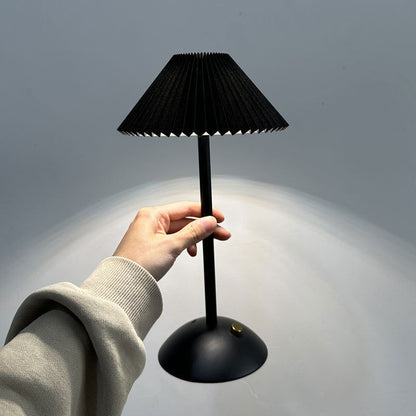 Contemporary Scandinavische Oplaadbare IJzeren Stof Conische Plissé 1-Licht Tafellamp Voor Bedside