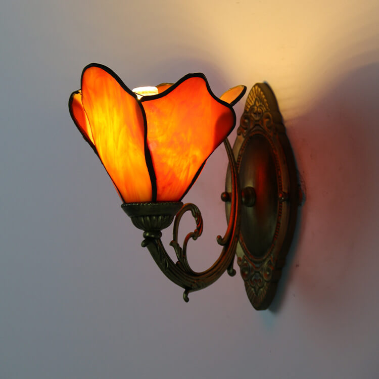 Vintage Tiffany Bloemblaadjes Glas-in-lood 1-Licht Wandlamp
