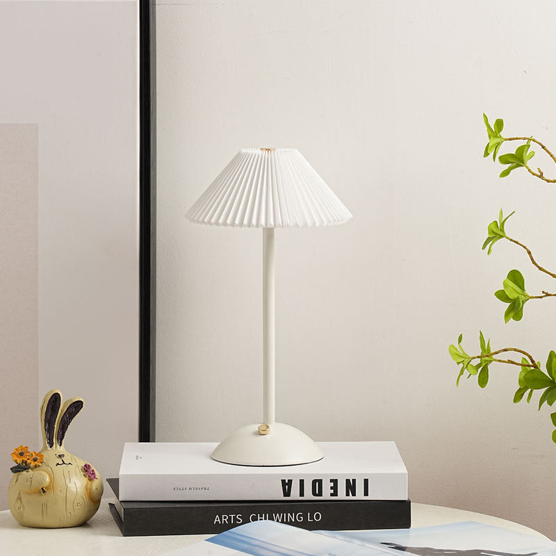 Contemporary Scandinavische Oplaadbare IJzeren Stof Conische Plissé 1-Licht Tafellamp Voor Bedside