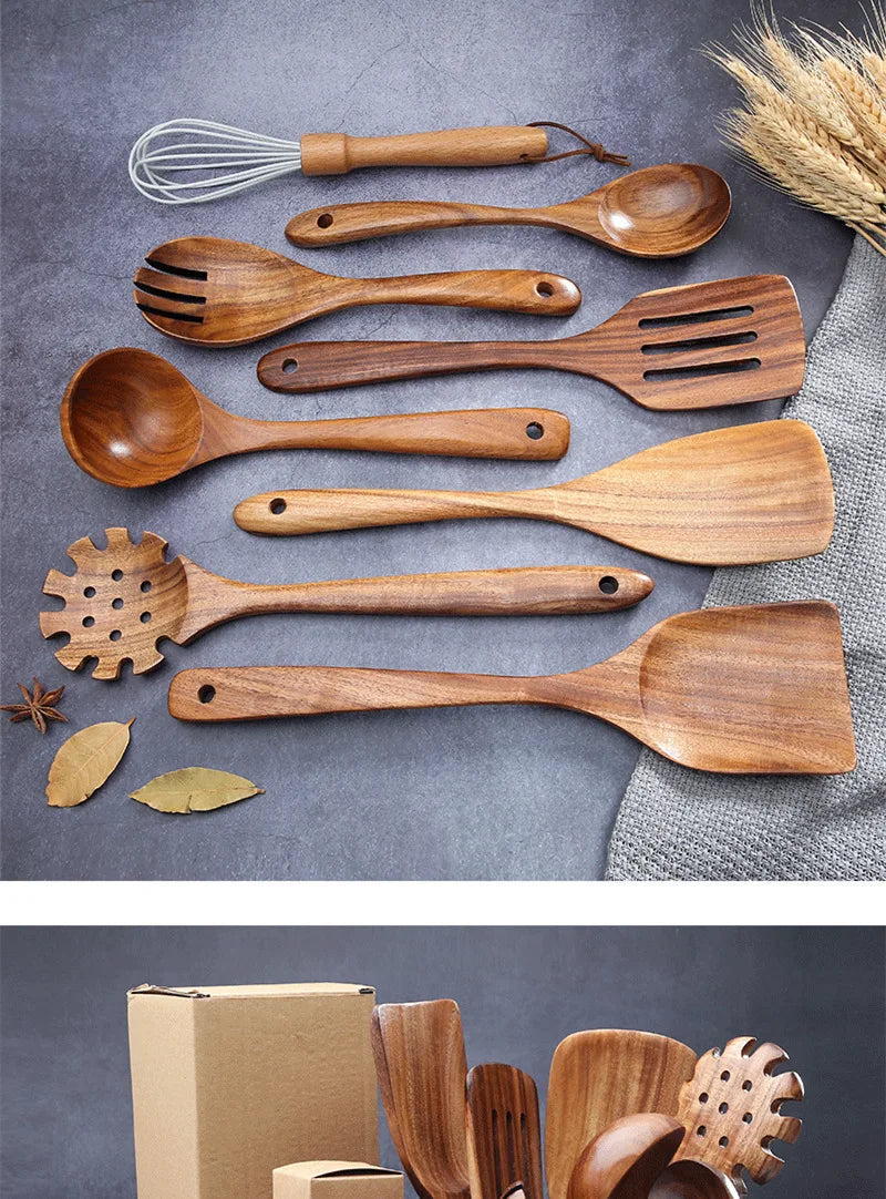 Houten keukengerei voor in de keuken met keukengereihouder