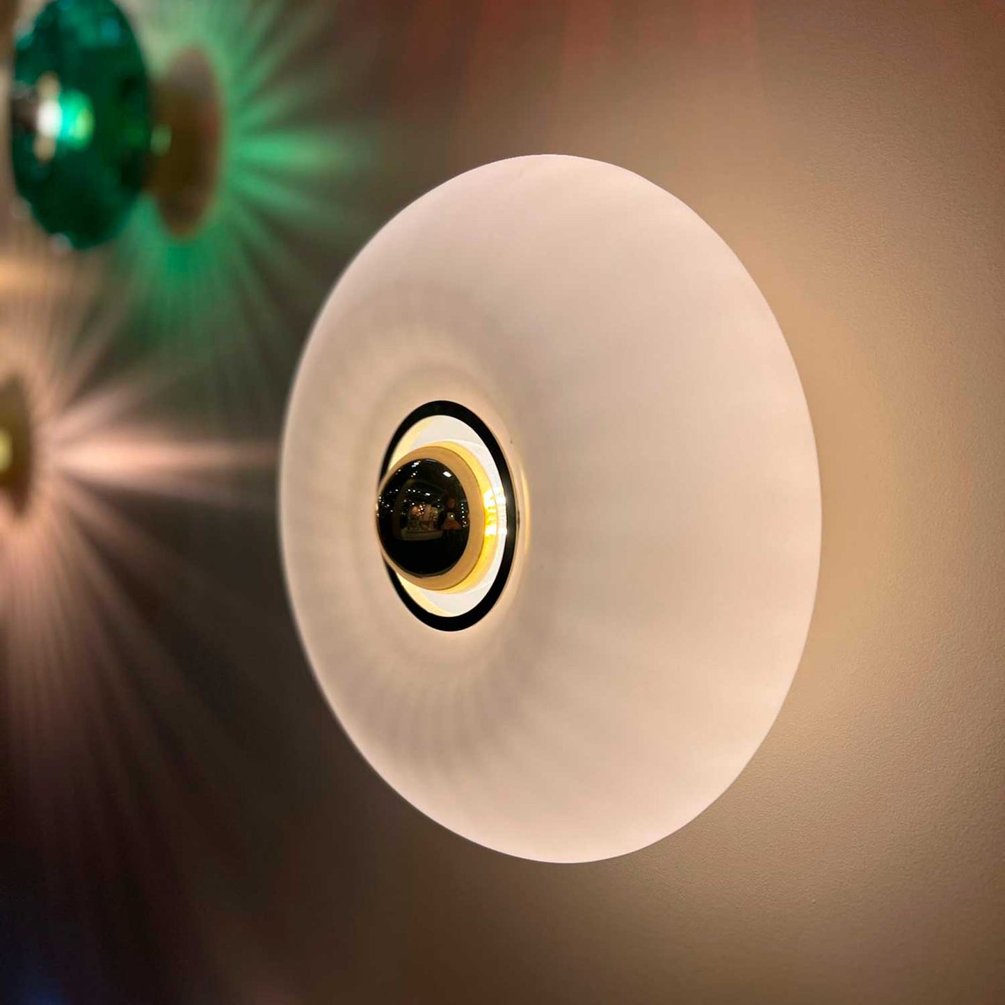 Grace - Wandlamp van gekleurd glas in art deco design
