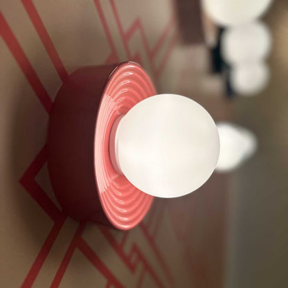 Designer-Wandleuchte aus farbigem Glas