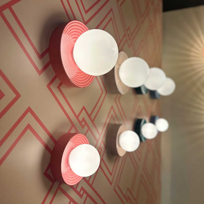 Designer-Wandleuchte aus farbigem Glas