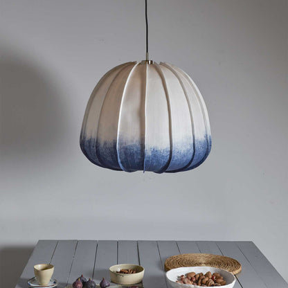 Hanglamp van witte papierfysalis in Japandi-stijl