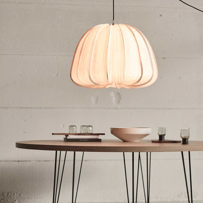 Hanglamp van witte papierfysalis in Japandi-stijl