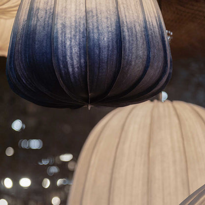 Hanglamp van witte papierfysalis in Japandi-stijl