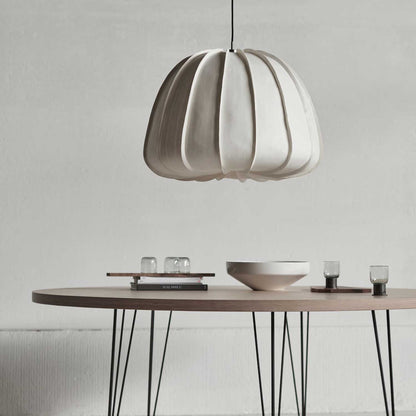 Hanglamp van witte papierfysalis in Japandi-stijl