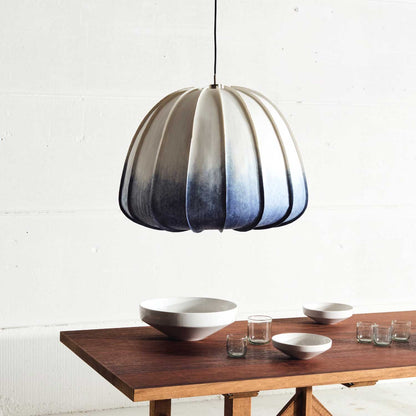 Hanglamp van witte papierfysalis in Japandi-stijl