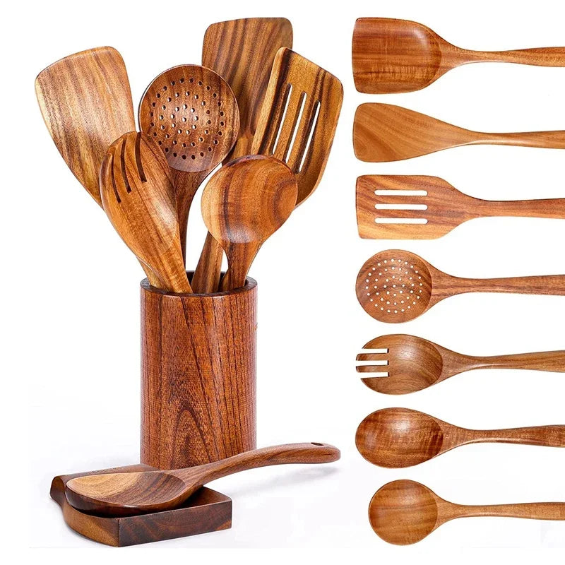 Houten keukengerei voor in de keuken met keukengereihouder