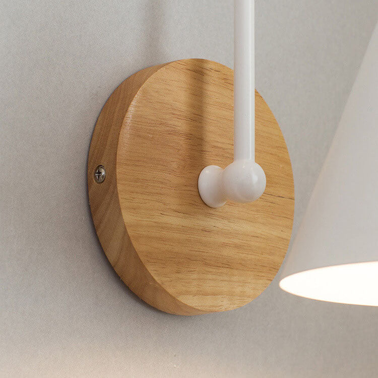 Cone Wandlamp met Houten Voet