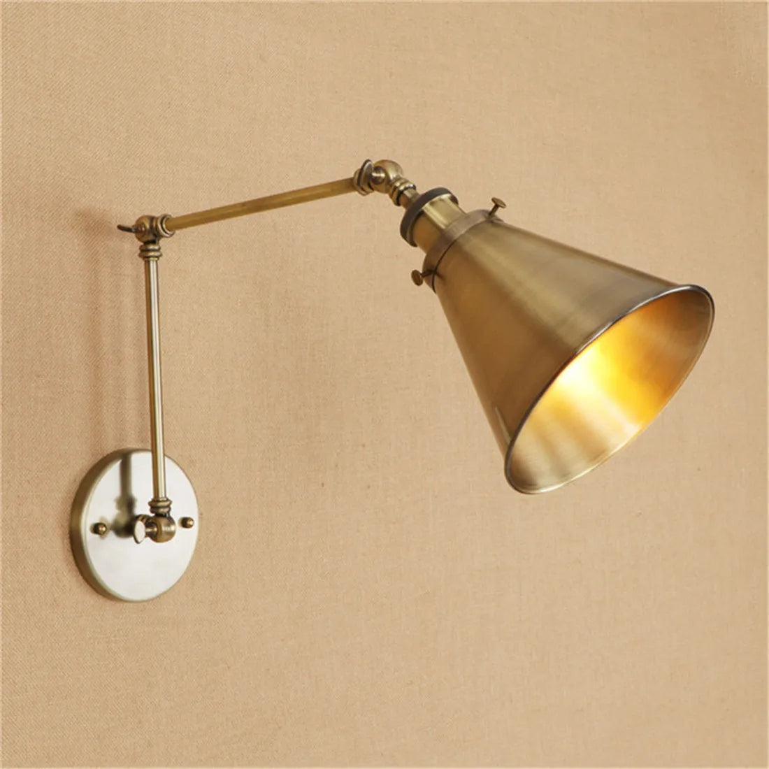 Vintage Industriële Kegelvormige Verstelbare Wandlamp met Lange Arm