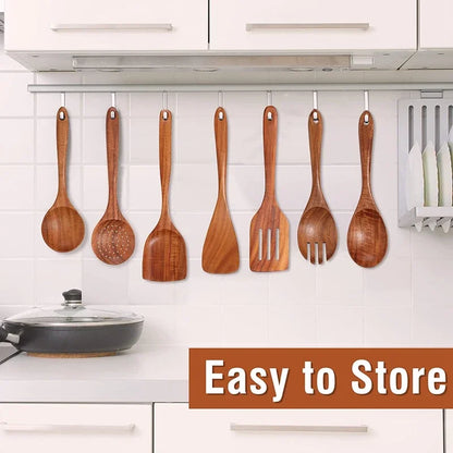 Houten keukengerei voor in de keuken met keukengereihouder