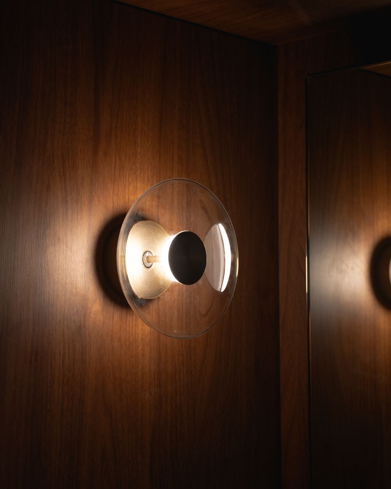 Inverted Glass Dome Wandlamp