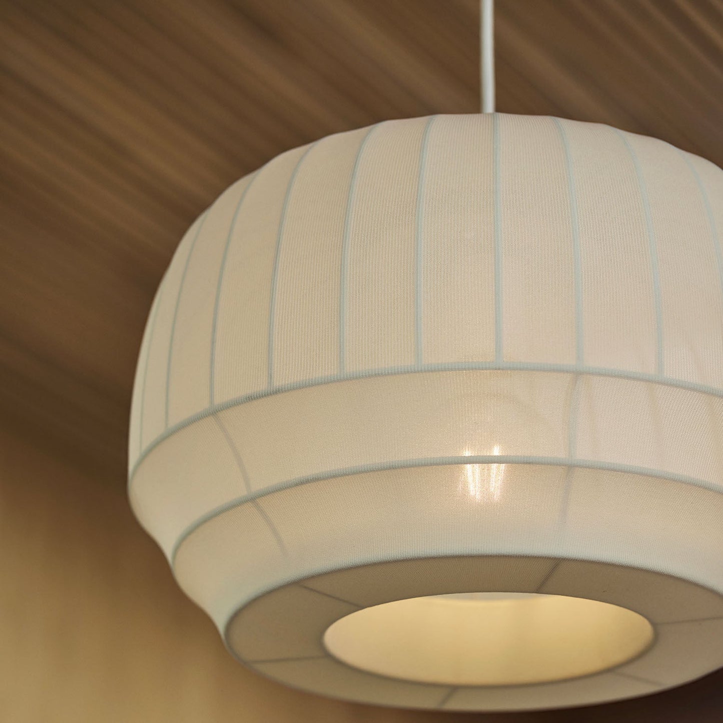 Tradition - Witte stoffen hanglamp in Japandi-stijl, ontwerp door een designer
